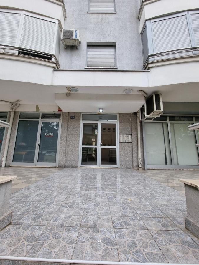 One Bedroom Centre Apartment Podgorica Exterior photo