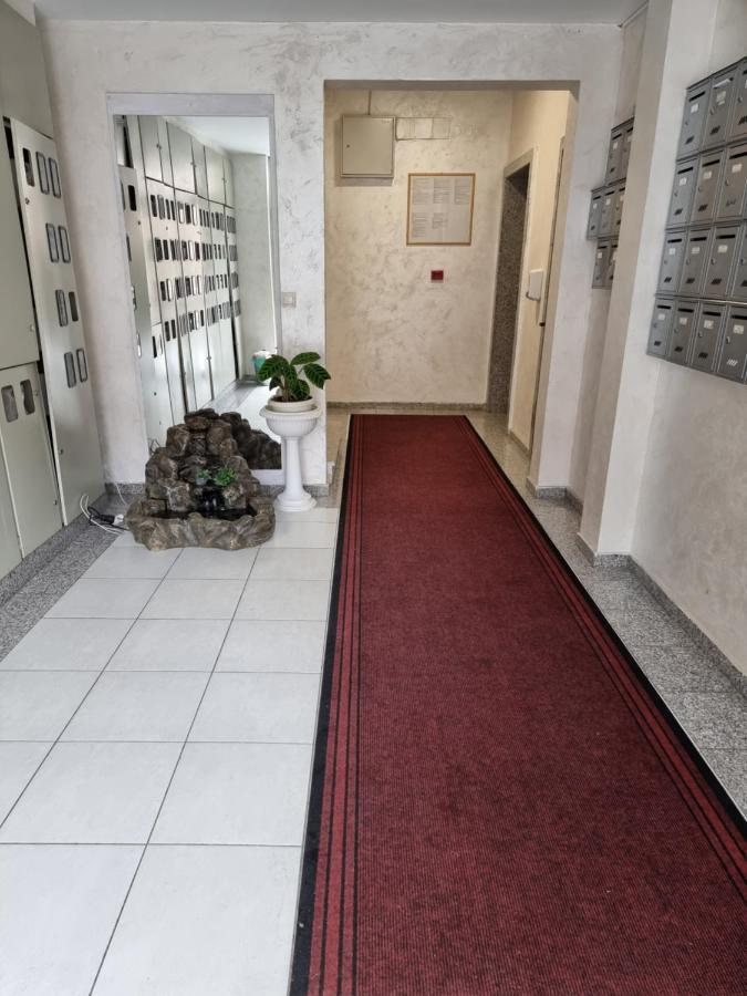 One Bedroom Centre Apartment Podgorica Exterior photo